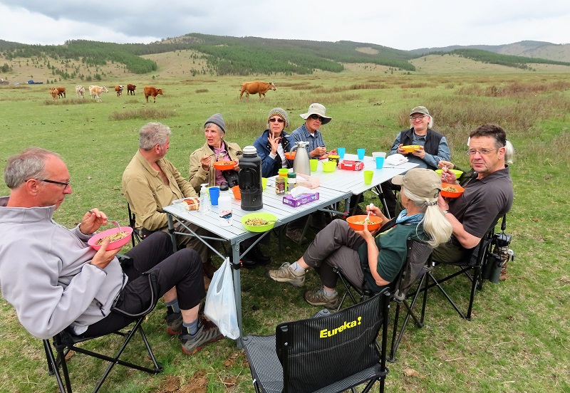 Breakfast al fresco.Photo © Gina Nichol 